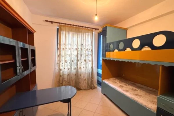 Shtepi me qera Apartament ne Tirane, 2+1, Mobilimi E mobiluar, Pagesa 45,000  Leke.