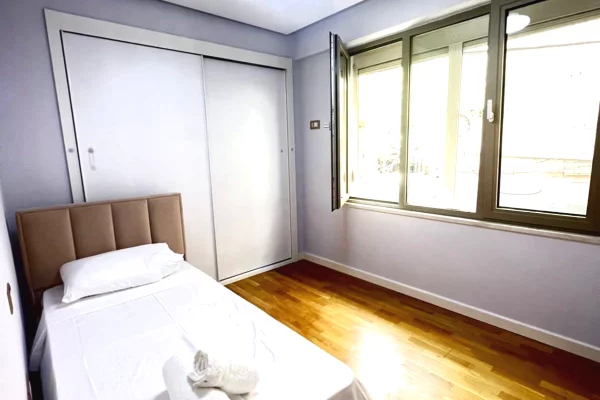 Shtepi me qera Apartament ne Tirane, 2+1, Mobilimi E mobiluar, Pagesa 1,000  Euro.