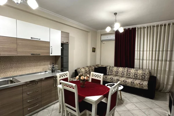 🏢Yzberisht,prane Big Market jepet me qera apartament 1+1,i mobiluar 40,000Leke