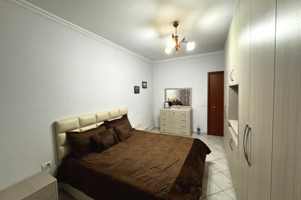 Shtepi me qera Apartament ne Tirane, 1+1, Mobilimi E mobiluar, Pagesa 40,000  Leke.