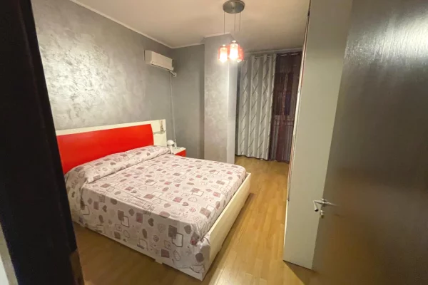 Shtepi me qera Apartament ne Tirane, 2+1, Mobilimi E mobiluar, Pagesa 700  Euro.