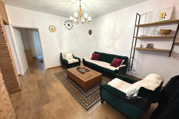 Shtepi me qera Apartament ne Tirane, 1+1, Mobilimi E mobiluar, Pagesa 55,000  Leke.