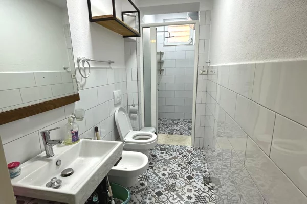 Shtepi me qera Apartament ne Tirane, 1+1, Mobilimi E mobiluar, Pagesa 55,000  Leke.