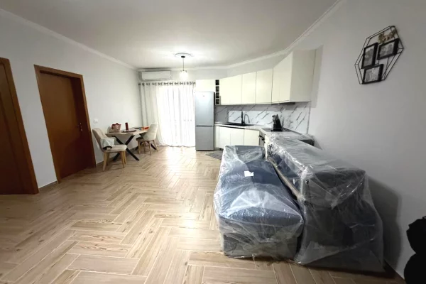 Shtepi ne shitje Apartament ne Tirane, 2+1, Mobilimi E mobiluar, Pagesa 155,000  Euro.