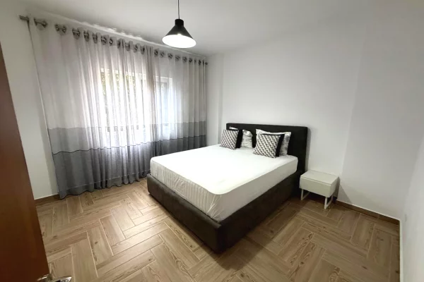 Shtepi ne shitje Apartament ne Tirane, 2+1, Mobilimi E mobiluar, Pagesa 155,000  Euro.