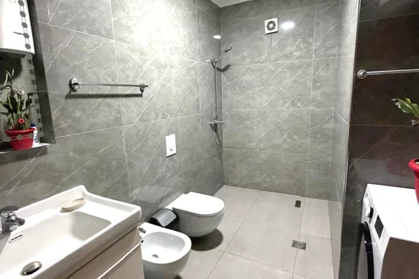 Shtepi ne shitje Apartament ne Tirane, 2+1, Mobilimi E mobiluar, Pagesa 155,000  Euro.