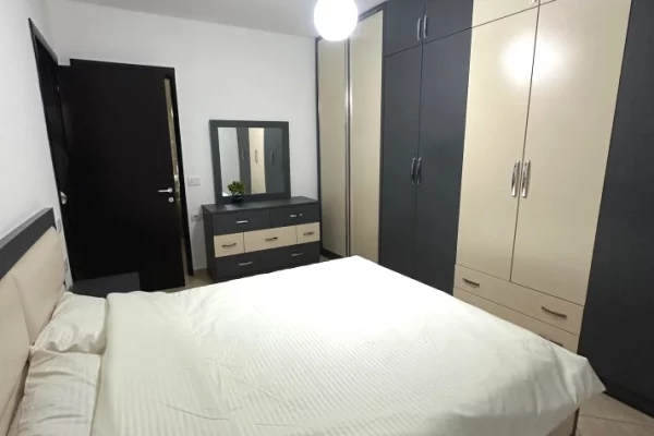 Shtepi me qera Apartament ne Tirane, 2+1, Mobilimi E mobiluar, Pagesa 80,000  Leke.