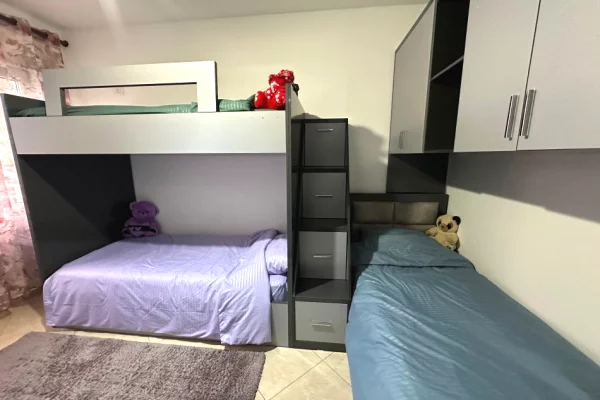 Shtepi me qera Apartament ne Tirane, 2+1, Mobilimi E mobiluar, Pagesa 80,000  Leke.