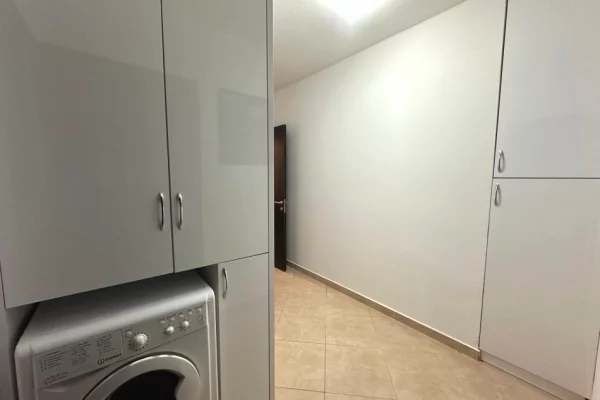 Shtepi me qera Apartament ne Tirane, 2+1, Mobilimi E mobiluar, Pagesa 80,000  Leke.