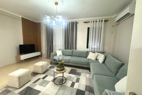 🏢Ne zonen e Freskut,perballe Basic Bar jepet me qera apartament,2+1+2,i sapo mobiluar.60,000Leke 