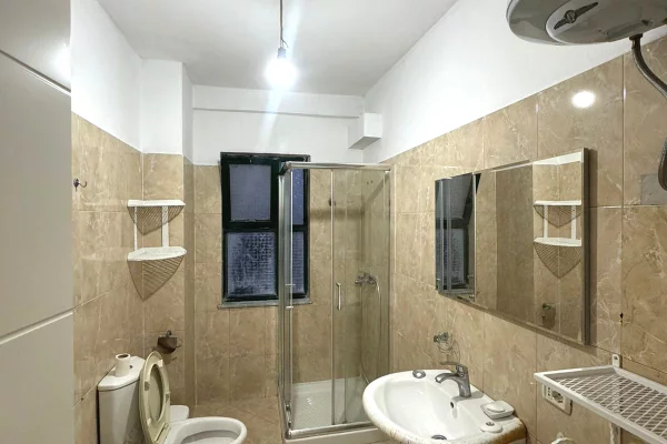 Shtepi me qera Apartament ne Tirane, 2+1, Mobilimi E mobiluar, Pagesa 60,000  Leke.