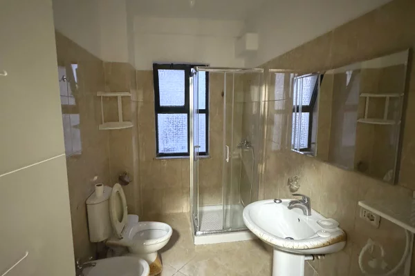 Shtepi me qera Apartament ne Tirane, 2+1, Mobilimi E mobiluar, Pagesa 60,000  Leke.