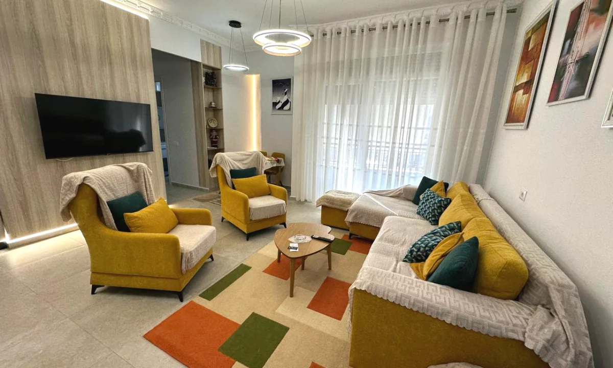 Appartamento in affitto a Tirana 2+1, Arredato