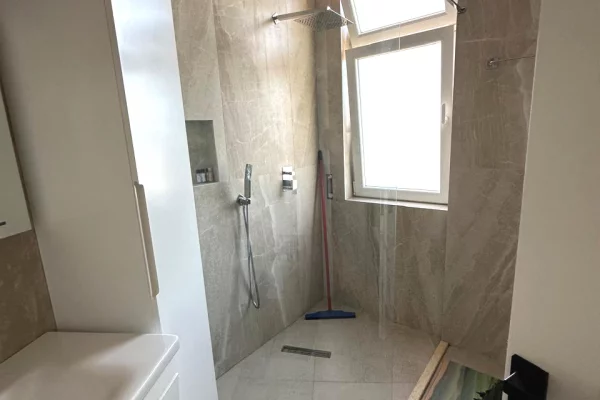 Appartamento in affitto a Tirana 2+1, Arredato