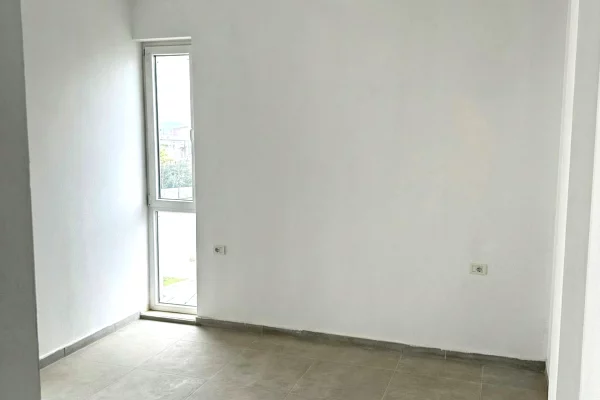 Appartamento in affitto a Tirana 2+1, SemiArredato
