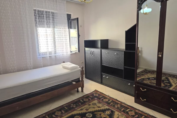 Appartamento in affitto a Tirana 2+1, Arredato