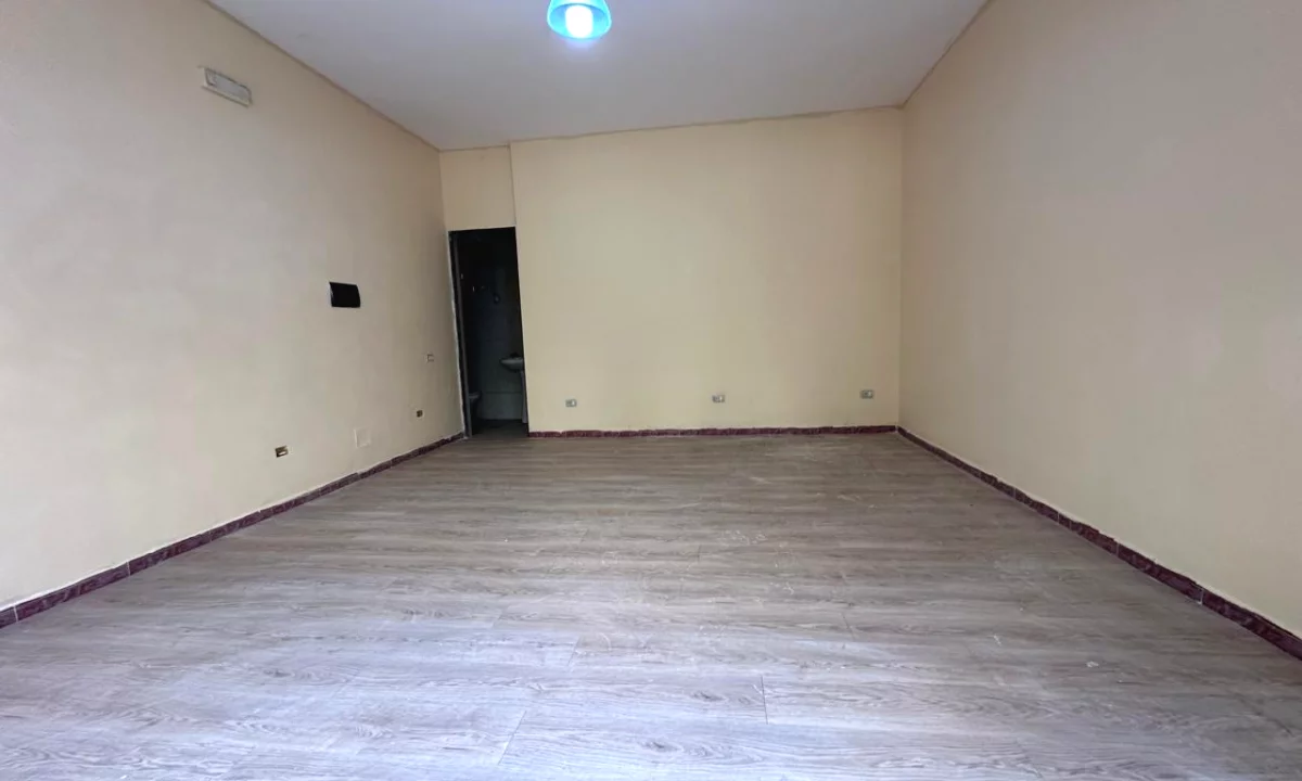 🏢Tek Ish Tregu Elektrik,jepet me qera ambient biznesi,me siperfaqe 30m2,Bosh.350Euro