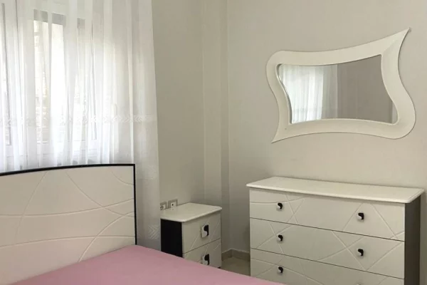 Shtepi me qera Vila Luksoze ne Tirane, 1+1, Mobilimi E mobiluar, Pagesa 40,000  Leke.