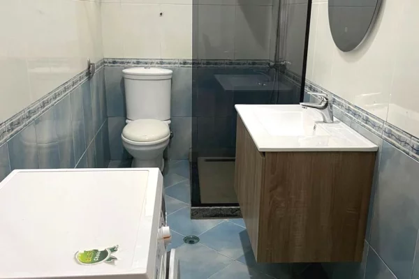 Shtepi me qera Vila Luksoze ne Tirane, 1+1, Mobilimi E mobiluar, Pagesa 40,000  Leke.