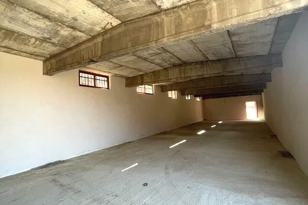 Ambient biznesi me qera 4+1 ne Tirane - 1,000 Euro