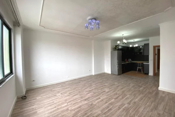 Ambient biznesi me qera 3+1 ne Tirane - 1,500 Euro