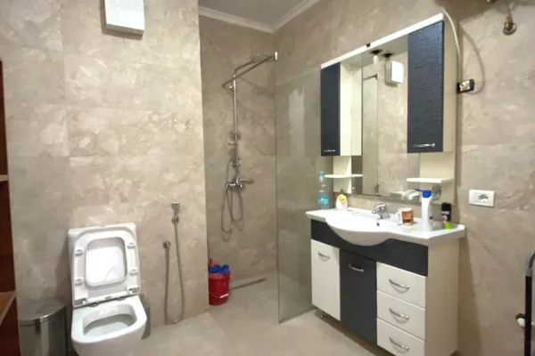 🏢Ish Ekspozita Shqiperia Sot,jepet me qera apartament3+1+2,pjeserisht i mobiluar.1,500Euro (Neto)