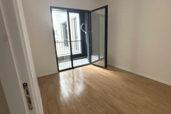 🏢Rruga Jordan Misja jepet me qera apartament,1+1,bosh.550Euro