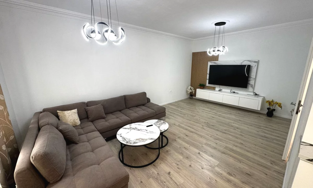 Villa di lusso in affitto a Tirana 2+1, Arredato