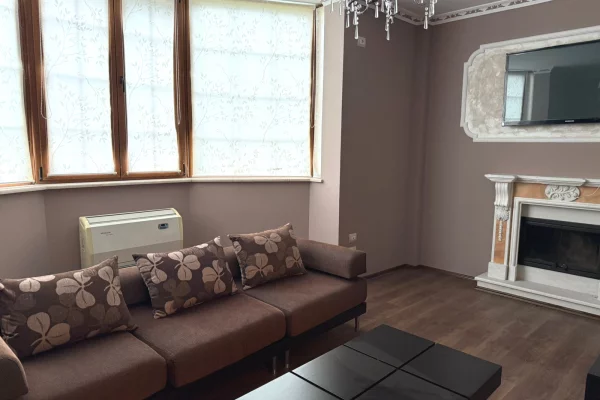 Shtepi me qera Vila Luksoze ne Tirane, 3+1, Mobilimi E mobiluar, Pagesa 2,000  Euro.