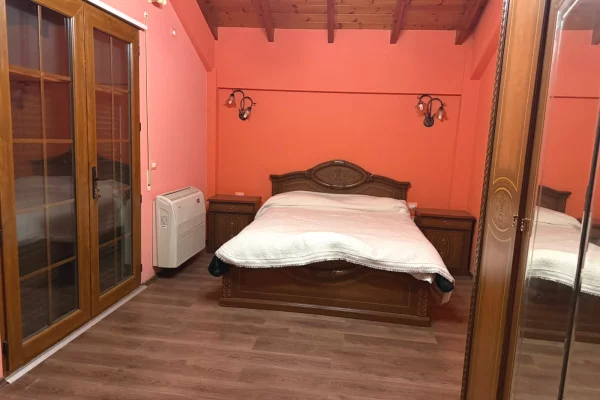 Shtepi me qera Vila Luksoze ne Tirane, 3+1, Mobilimi E mobiluar, Pagesa 2,000  Euro.