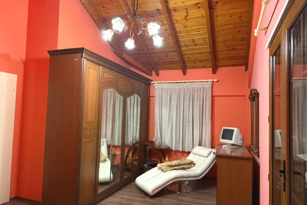 Shtepi me qera Vila Luksoze ne Tirane, 3+1, Mobilimi E mobiluar, Pagesa 2,000  Euro.