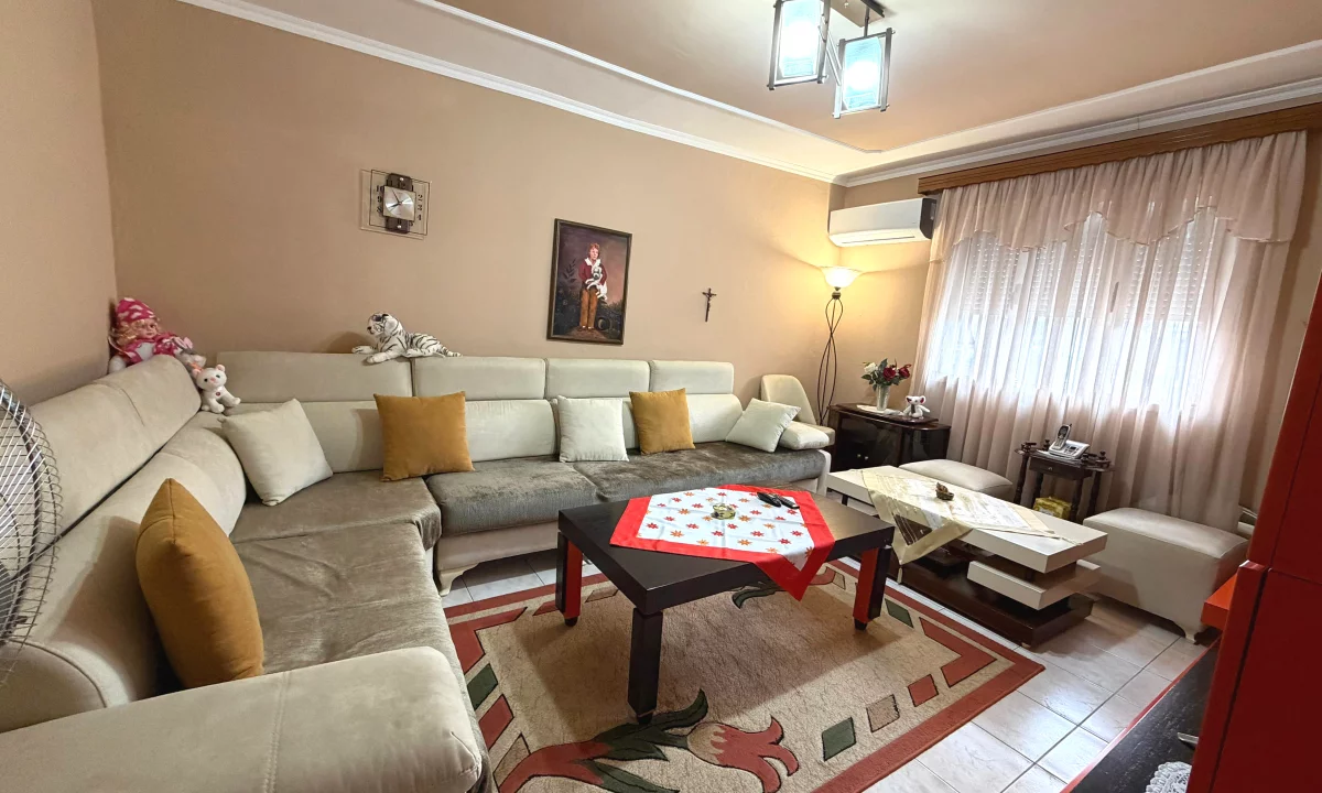 Shtepi ne shitje Apartament ne Tirane, 2+1, Mobilimi E mobiluar, Pagesa 128,000  Euro.