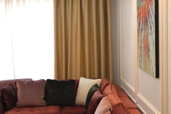 Shtepi me qera Apartament ne Tirane, 2+1, Mobilimi E mobiluar, Pagesa 1,300  Euro.