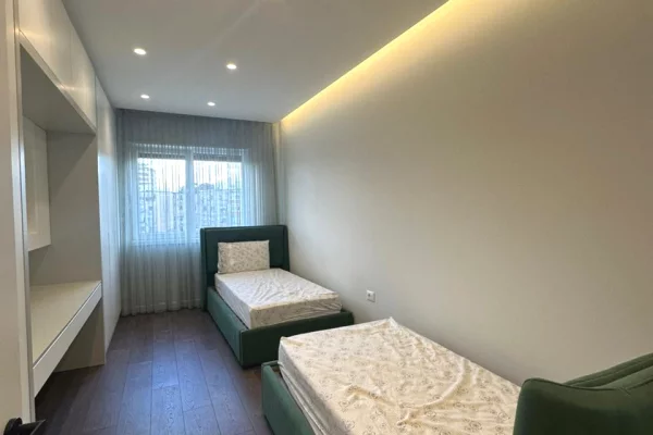 Shtepi me qera Apartament ne Tirane, 2+1, Mobilimi E mobiluar, Pagesa 1,300  Euro.