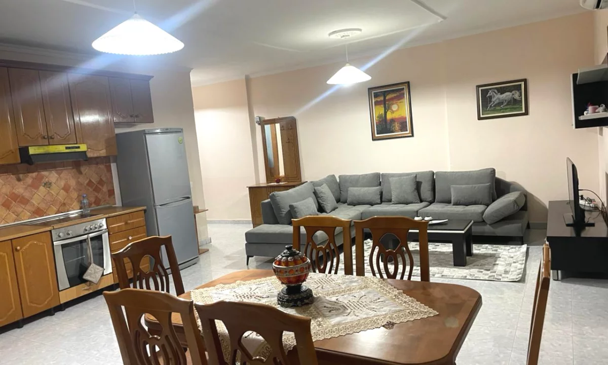 Shtepi me qera Apartament ne Tirane, 2+1, Mobilimi E mobiluar, Pagesa 55,000  Leke.