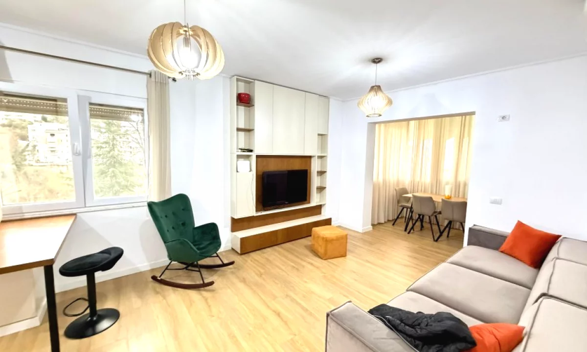 Shtepi me qera Apartament ne Tirane, 2+1, Mobilimi E mobiluar, Pagesa 700  Euro.