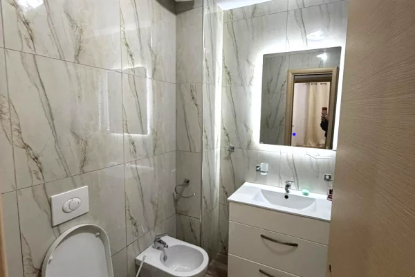 Shtepi me qera Apartament ne Tirane, 2+1, Mobilimi E mobiluar, Pagesa 700  Euro.