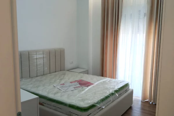 Shtepi me qera Apartament ne Tirane, 2+1, Mobilimi E mobiluar, Pagesa 50,000  Leke.
