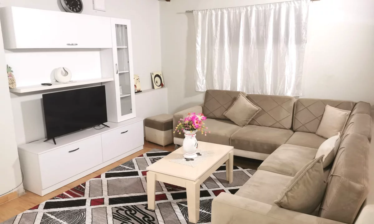 Shtepi me qera Apartament ne Tirane, 1+1, Mobilimi E mobiluar, Pagesa 55,000  Leke.