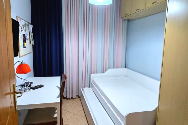 Shtepi me qera Apartament ne Tirane, 2+1, Mobilimi E mobiluar, Pagesa 45,000  Leke.