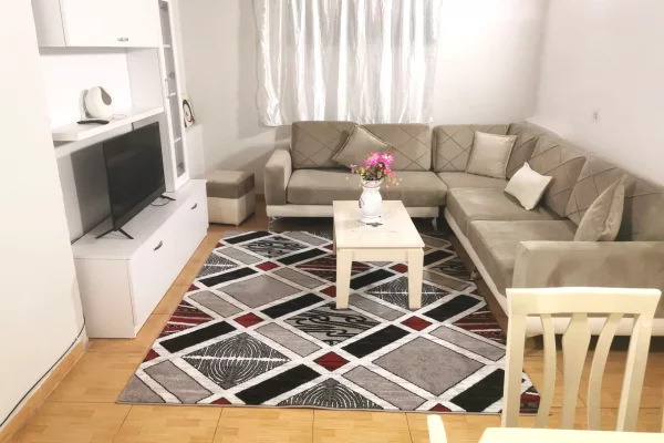 Shtepi me qera Apartament ne Tirane, 1+1, Mobilimi E mobiluar, Pagesa 55,000  Leke.