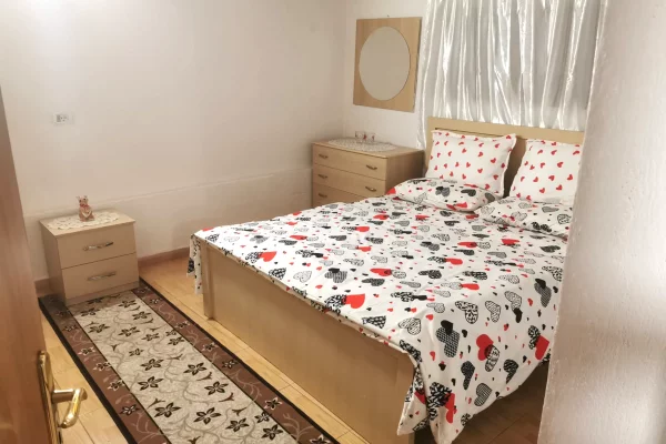 Shtepi me qera Apartament ne Tirane, 1+1, Mobilimi E mobiluar, Pagesa 55,000  Leke.