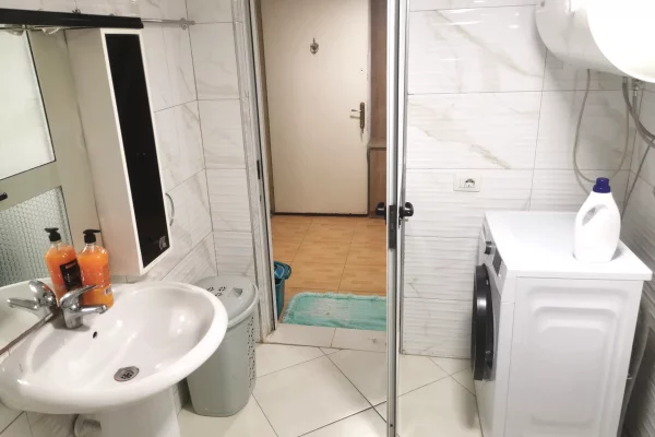 Shtepi me qera Apartament ne Tirane, 1+1, Mobilimi E mobiluar, Pagesa 55,000  Leke.