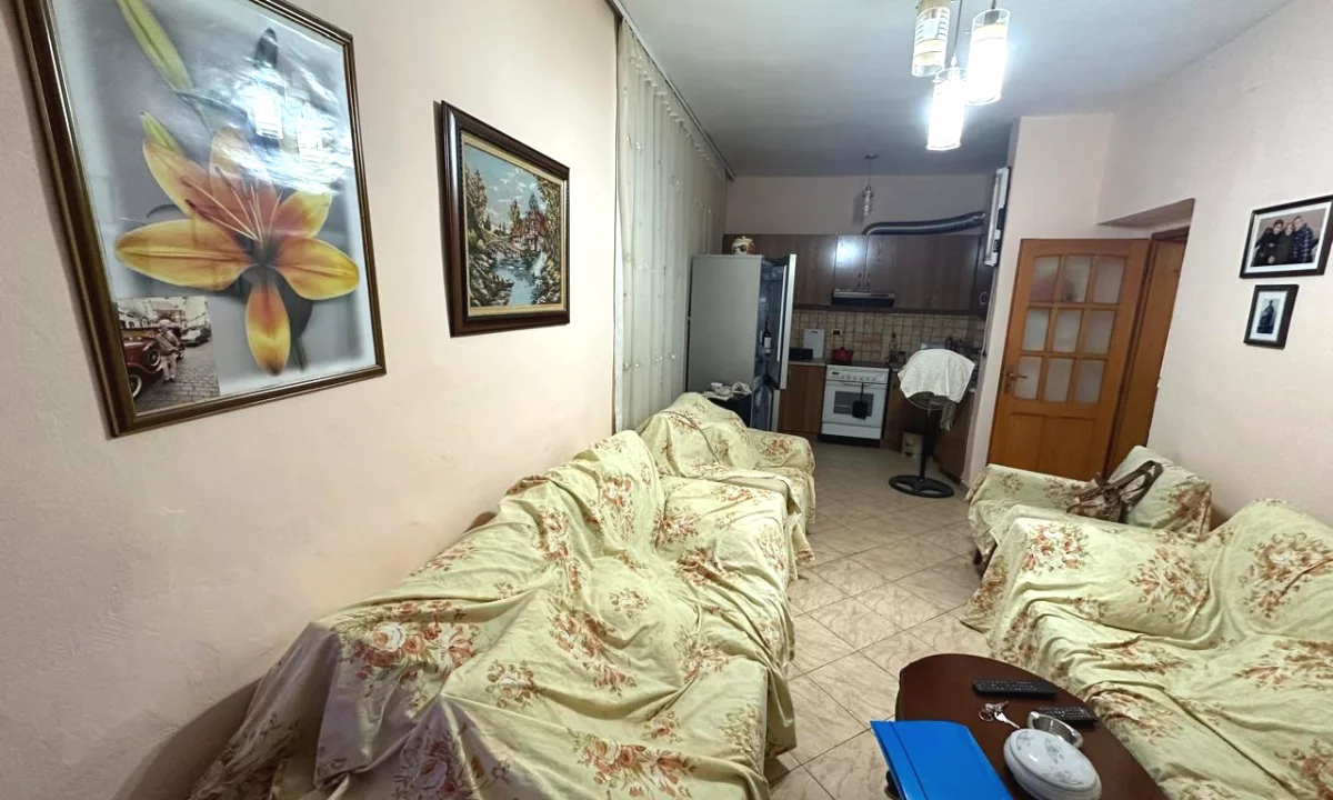 Shtepi ne shitje Apartament ne Tirane, 3+1, Mobilimi Pjeserisht e mobiluar, Pagesa 170,000  Euro.