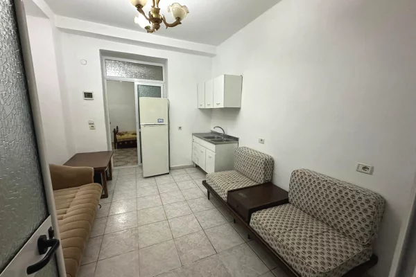 Shtepi ne shitje Apartament ne Tirane, 3+1, Mobilimi Pjeserisht e mobiluar, Pagesa 170,000  Euro.