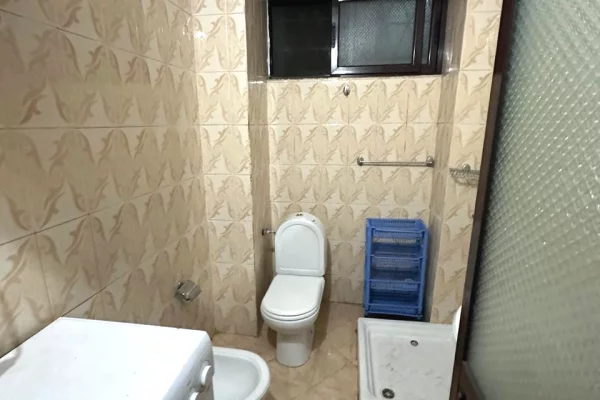 Shtepi ne shitje Apartament ne Tirane, 3+1, Mobilimi Pjeserisht e mobiluar, Pagesa 170,000  Euro.