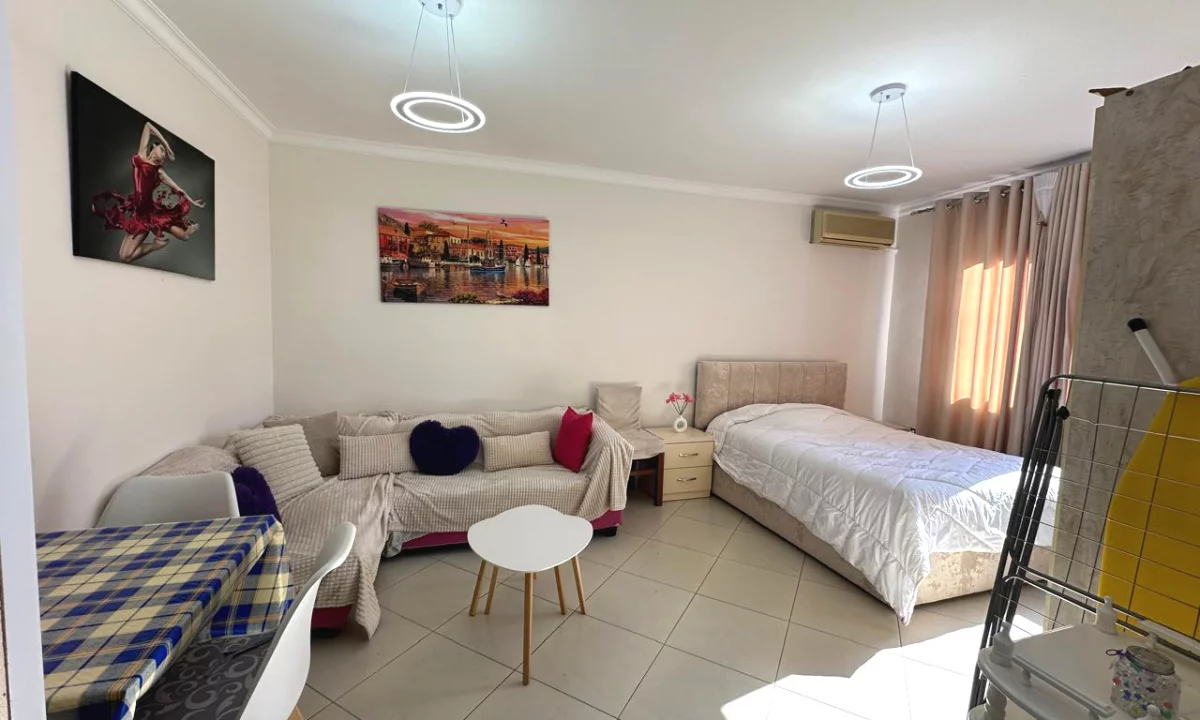 Shtepi me qera Apartament ne Tirane, Garsoniere, Mobilimi E mobiluar, Pagesa 50,000  Leke.