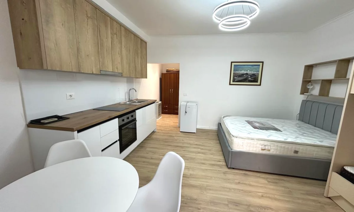 Shtepi me qera Shtepi Private ne Tirane, Garsoniere, Mobilimi E mobiluar, Pagesa 50,000  Leke.