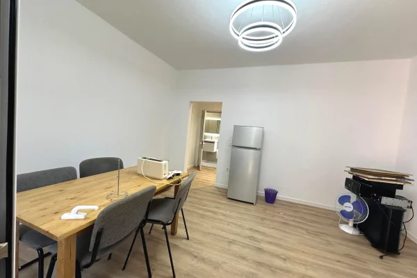 Shtepi me qera Vila Luksoze ne Tirane, 1+1, Mobilimi E mobiluar, Pagesa 70,000  Leke.