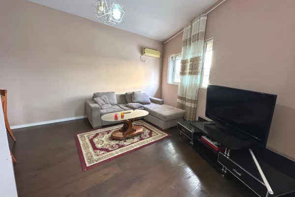 Shtepi me qera Vila Luksoze ne Tirane, 2+1, Mobilimi E mobiluar, Pagesa 50,000  Leke.